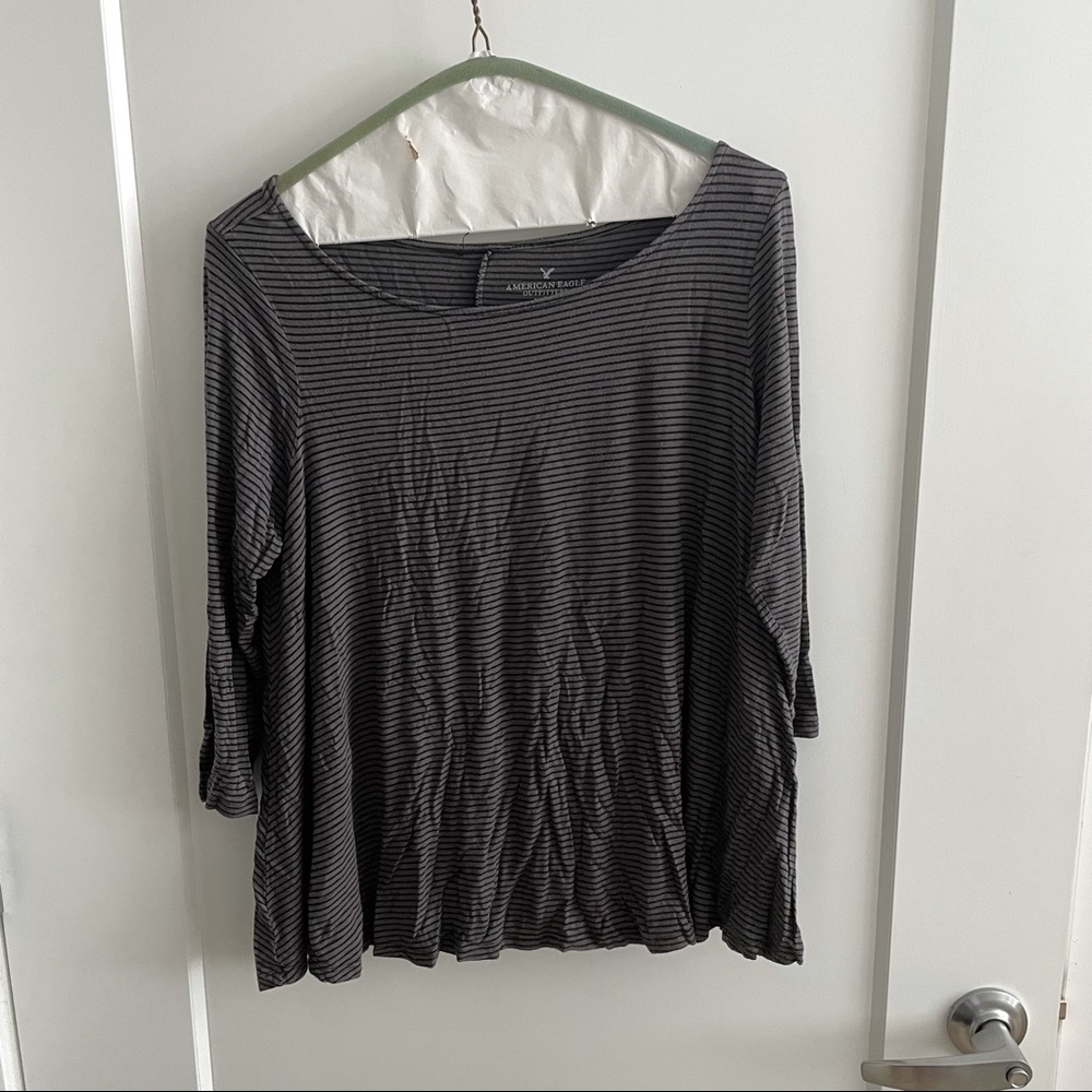 Grey striped 3/4 length tee